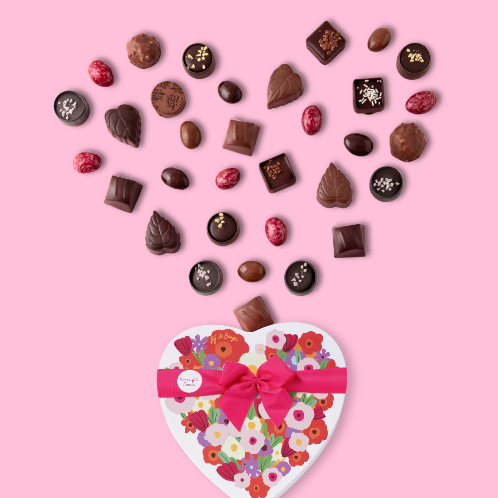 BOÎTE CŒUR FÊTE DES MÈRES 30 CHOCOLATS ET UNE BARRE