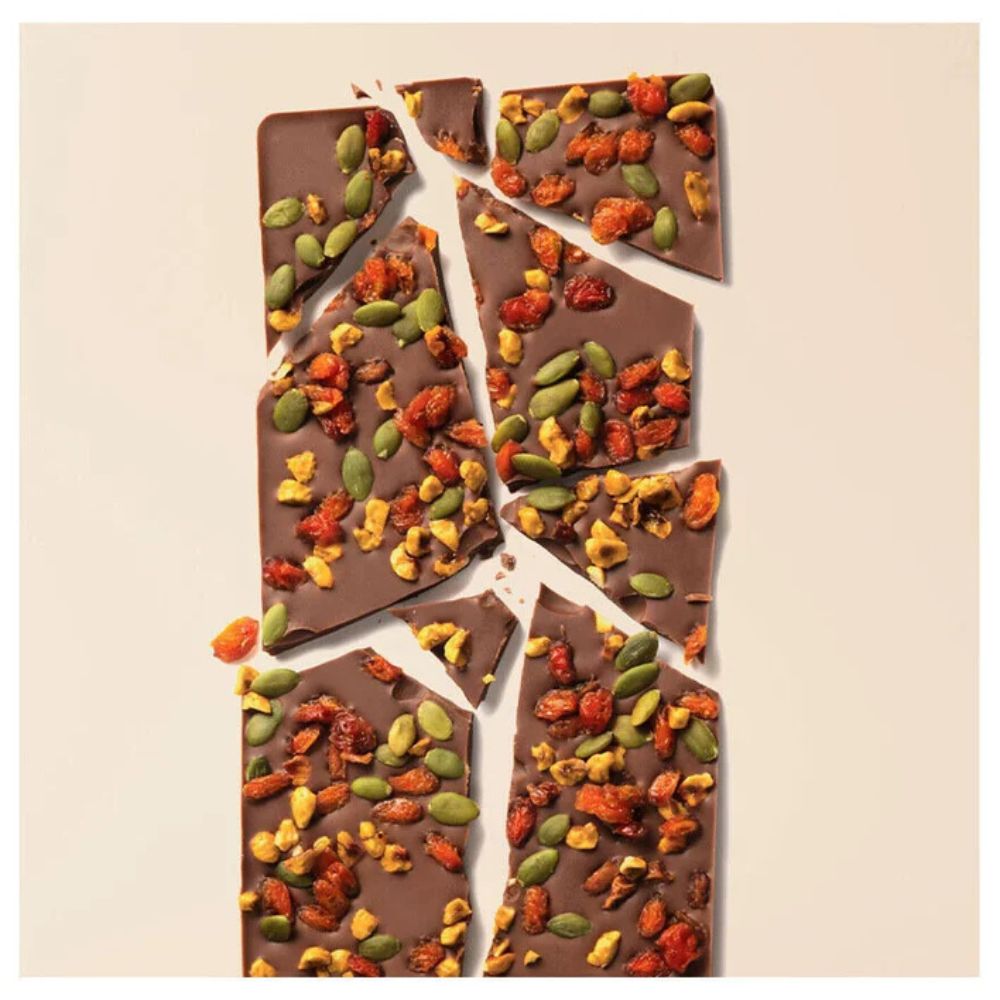 ÉCORCE CHOCOLAT AU LAIT, BAIES D'ARGOUSIER, GRAINES DE COURGE ET NOISETTES