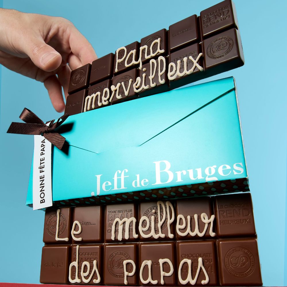 CUSTOMIZABLE CHOCOLATE BAR IN ITS CASE