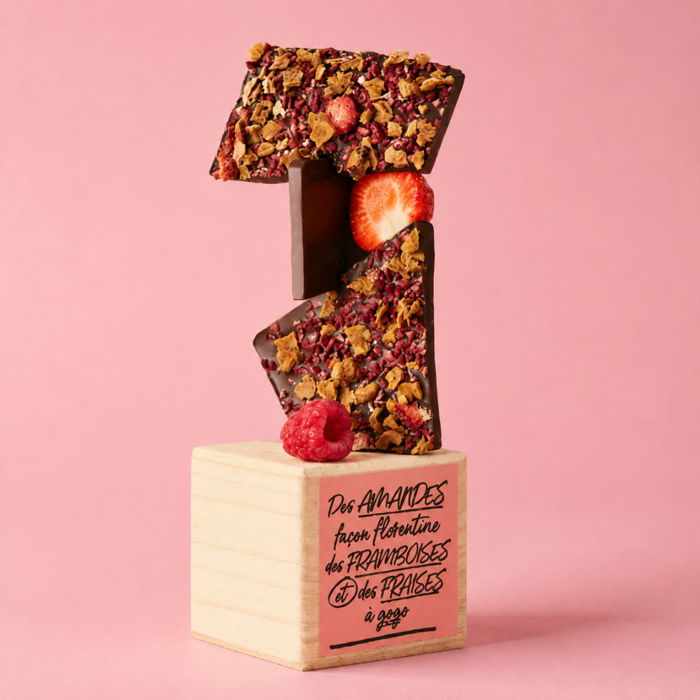 ÉCORCE DE CHOCOLAT NOIR AUX AMANDES FLORENTINES, FRAISES ET FRAMBOISES